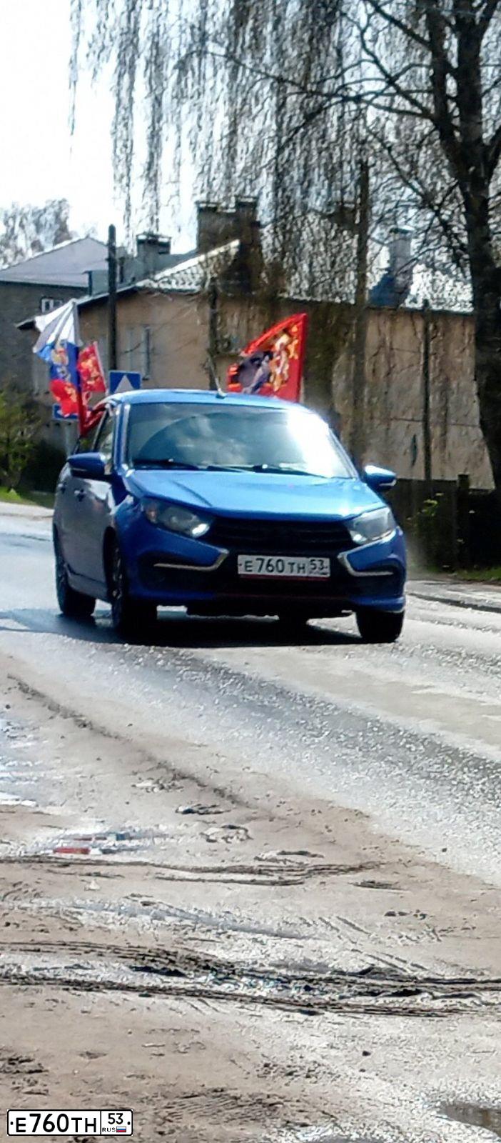 Фото автомобиля LADA 2190 GRANTA, 2020 — госномер Е760ТН53. Цвет: синий