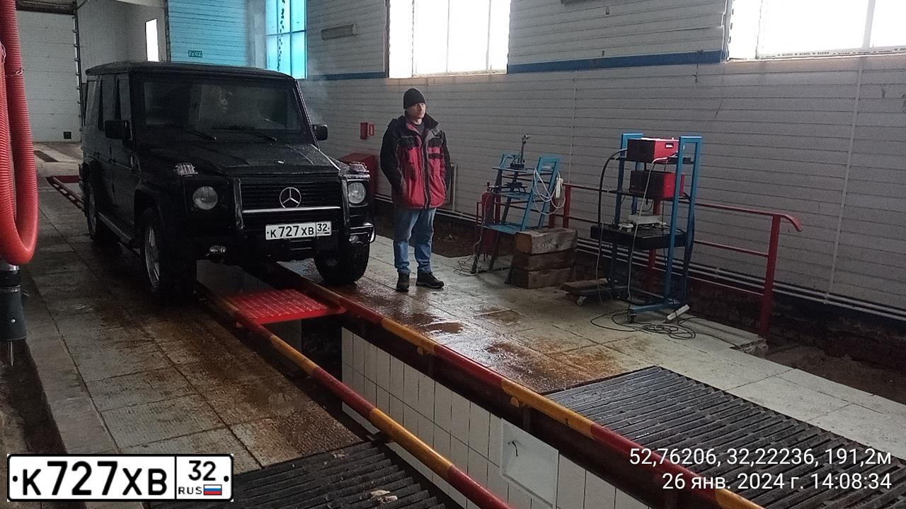 Фото автомобиля MERCEDES G-KLASSE, 1996 — госномер О005НС99. Цвет: ЧЕРНЫЙ