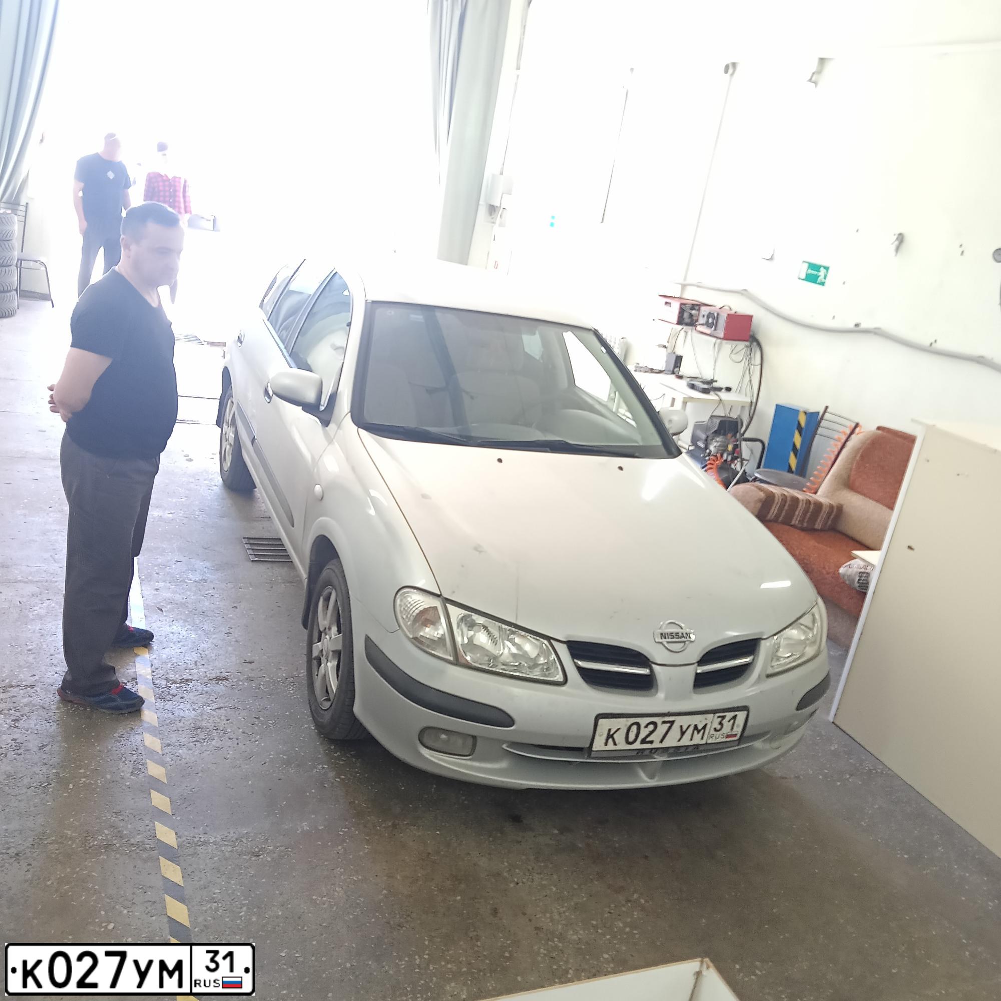 Фото автомобиля NISSAN ALMERA, 2000 — госномер Т555ЕО180. Цвет: Серебристый