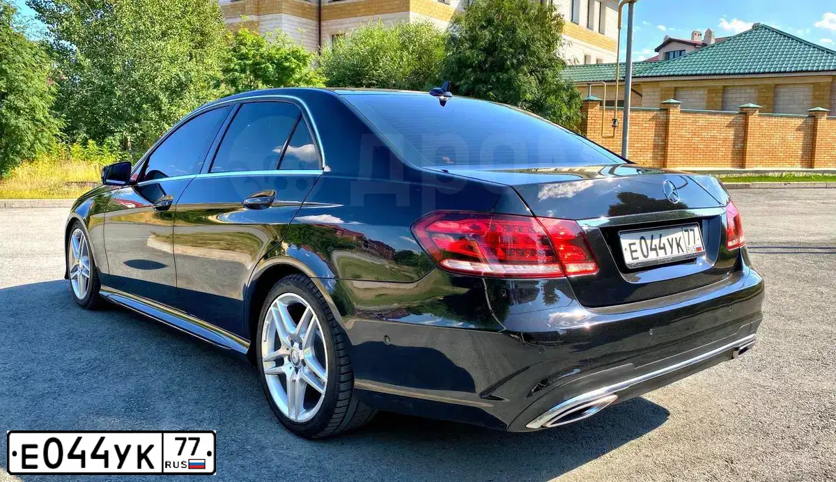 Фото автомобиля MERCEDES E-KLASSE, 2015 — госномер У533ХА72. Цвет: ЧЕРНЫЙ