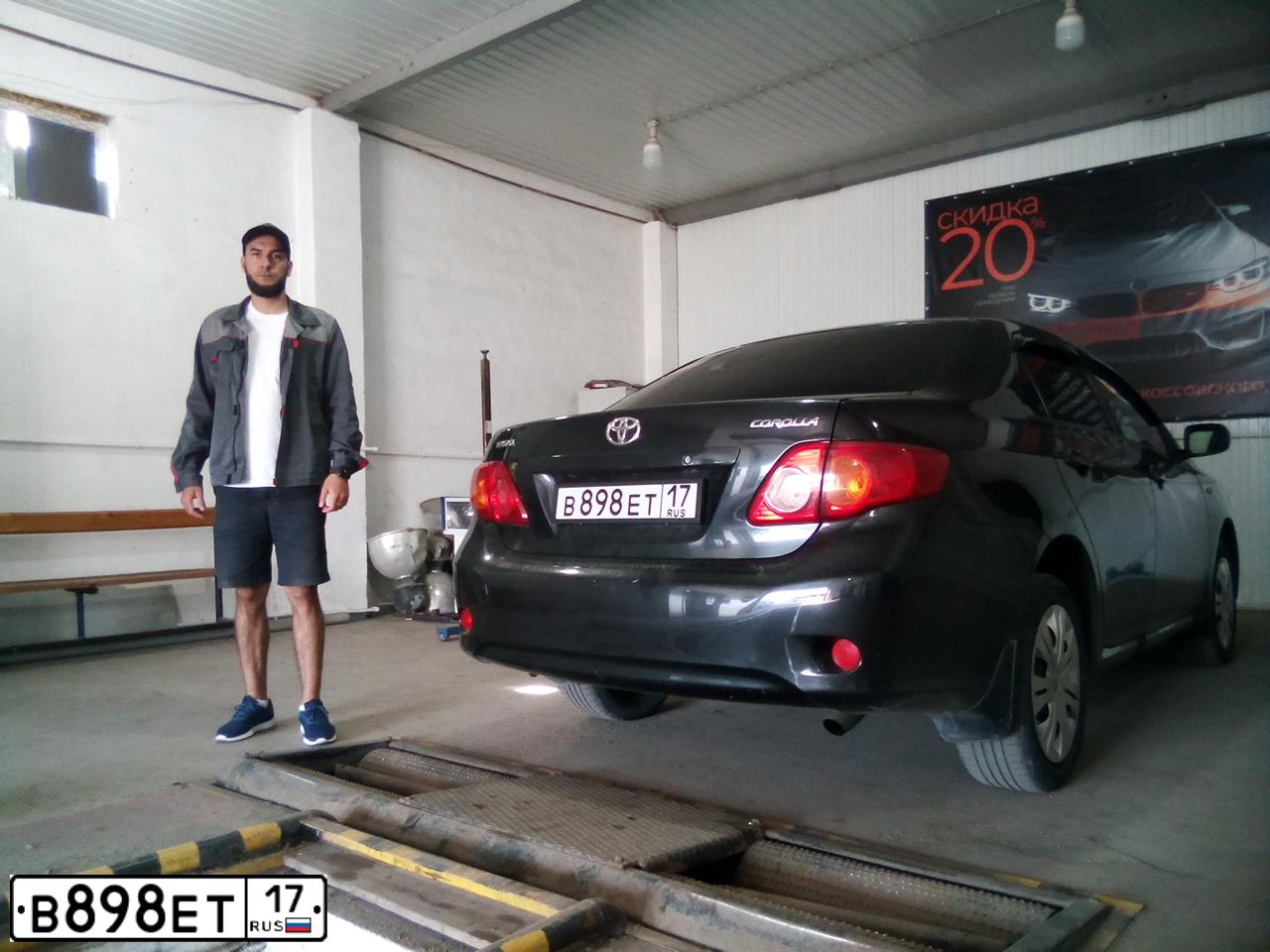 Фото автомобиля TOYOTA COROLLA, 2008 — госномер В898ЕТ17. Цвет: ЧЕРНЫЙ