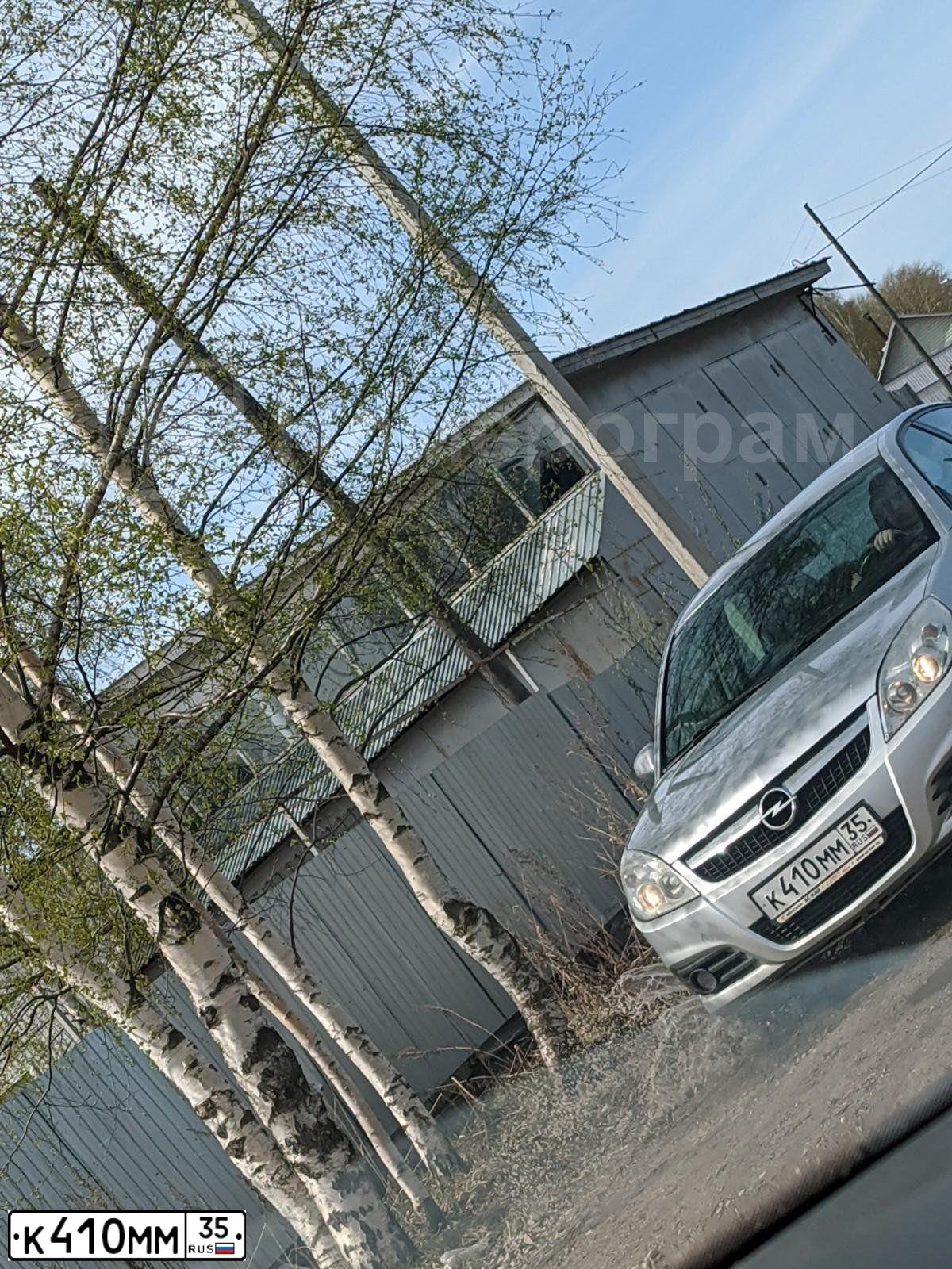 Фото автомобиля OPEL VECTRA, 2008 — госномер К410ММ35. Цвет: СЕРЕБРИСТЫЙ