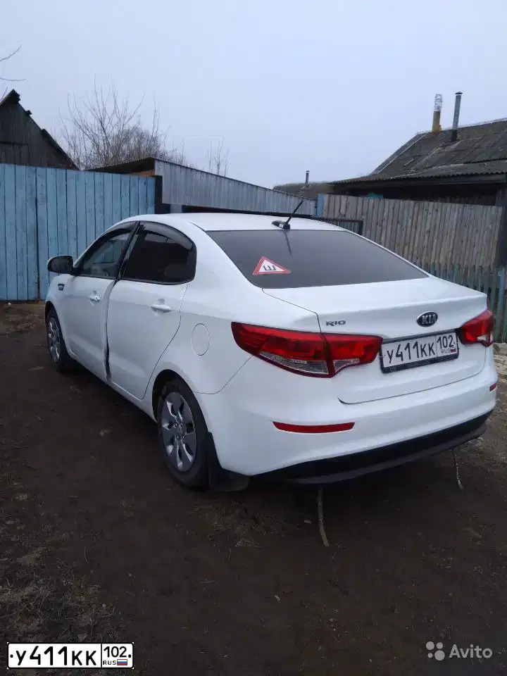 Фото автомобиля KIA RIO, 2017 — госномер А015КУ763. Цвет: Белый