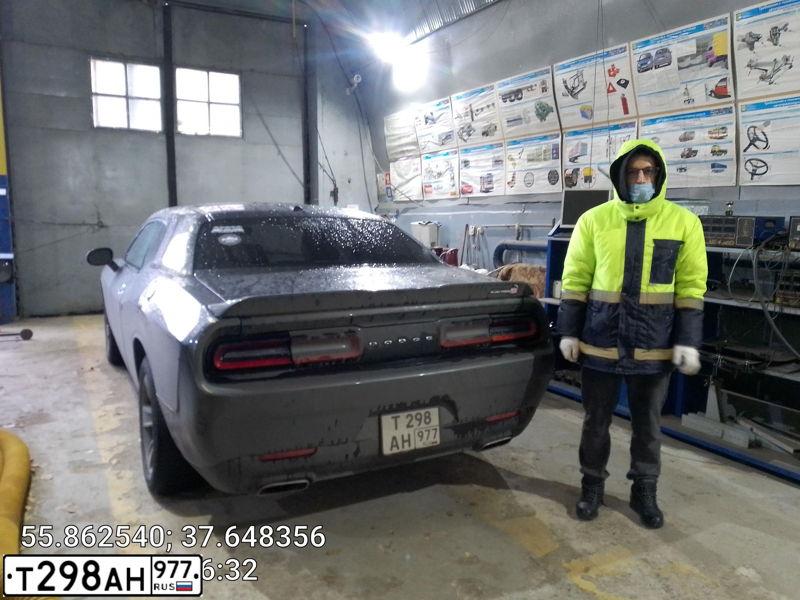 Фото автомобиля DODGE CHALLENGER SХТ, 2019 — госномер Е491НО156. Цвет: СЕРЫЙ