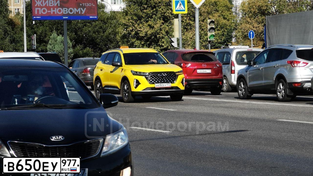 Фото автомобиля CHERY ЧЕРИ ТИГГО7 PRO MAX Т32DРL4ВL51Е126Т, 2024 — госномер В650ЕУ977. Цвет: ЖЁЛТЫЙ