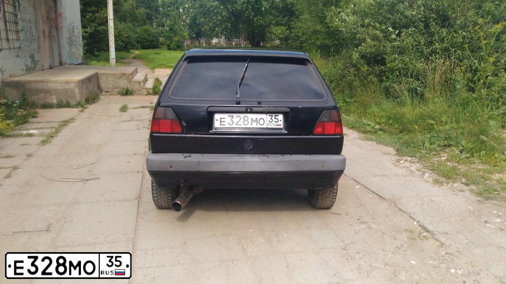 Фото автомобиля VOLKSWAGEN GOLF, 1991 — госномер Е328МО35. Цвет: ЧЕРНЫЙ