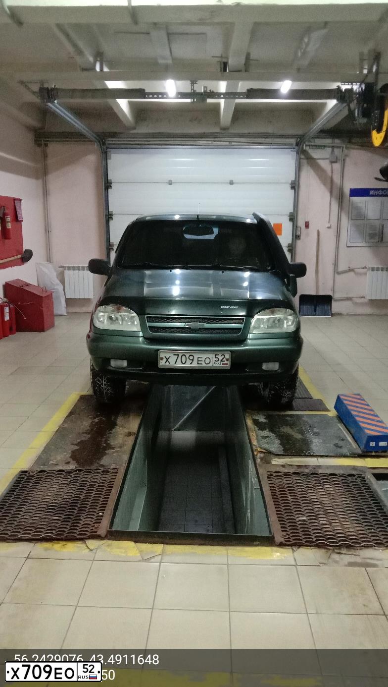 Фото автомобиля CHEVROLET NIVA 212300, 2008 — госномер Х709ЕО52. Цвет: темно серо-зеленый