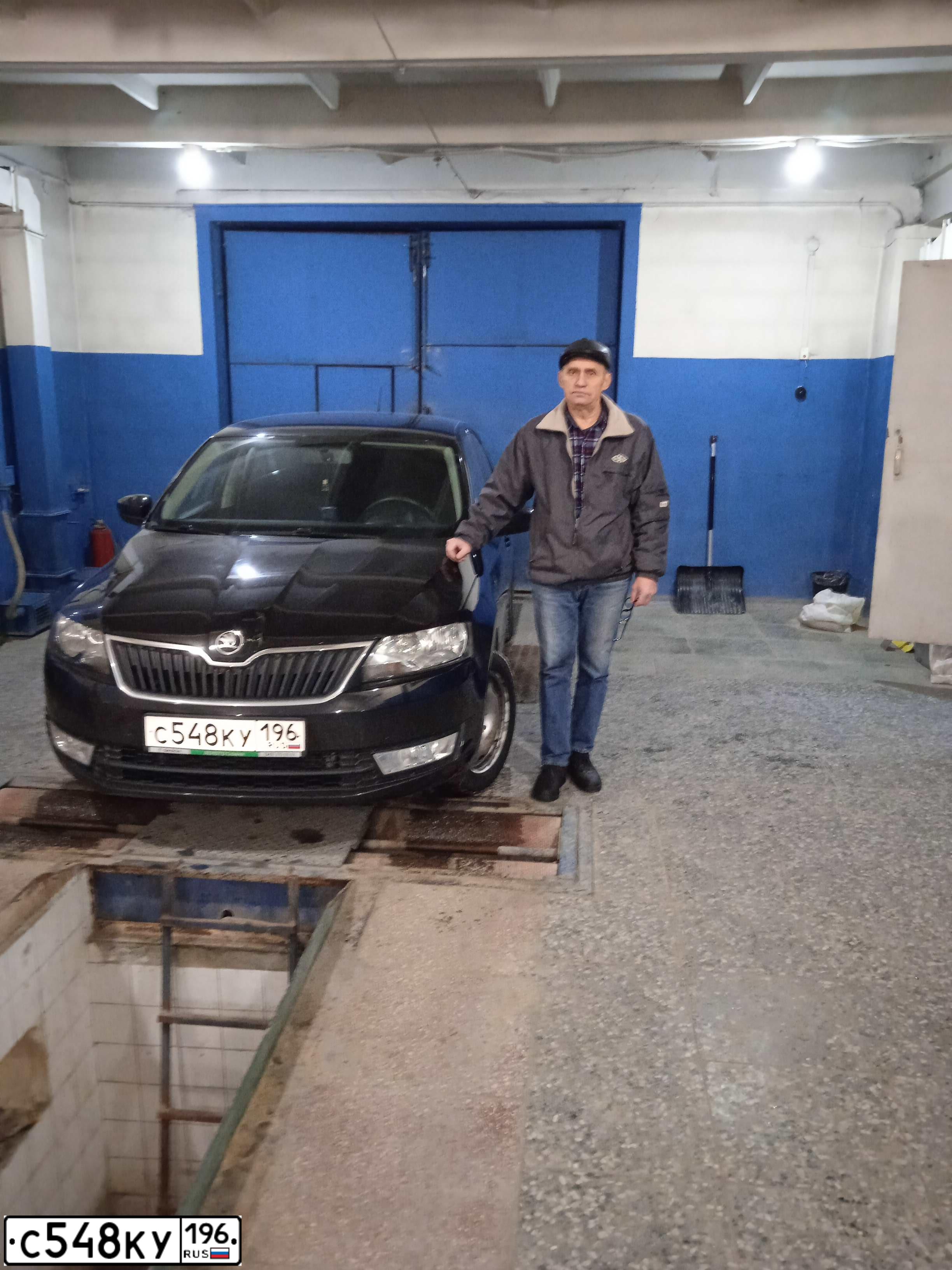 Фото автомобиля SKODA RAPID, 2014 — госномер С548КУ196. Цвет: ЧЕРНЫЙ
