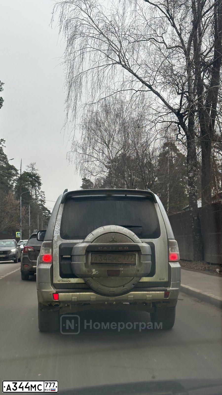 Фото автомобиля MITSUBISHI PAJERO, 2011 — госномер Х955ОО197. Цвет: СЕРЫЙ