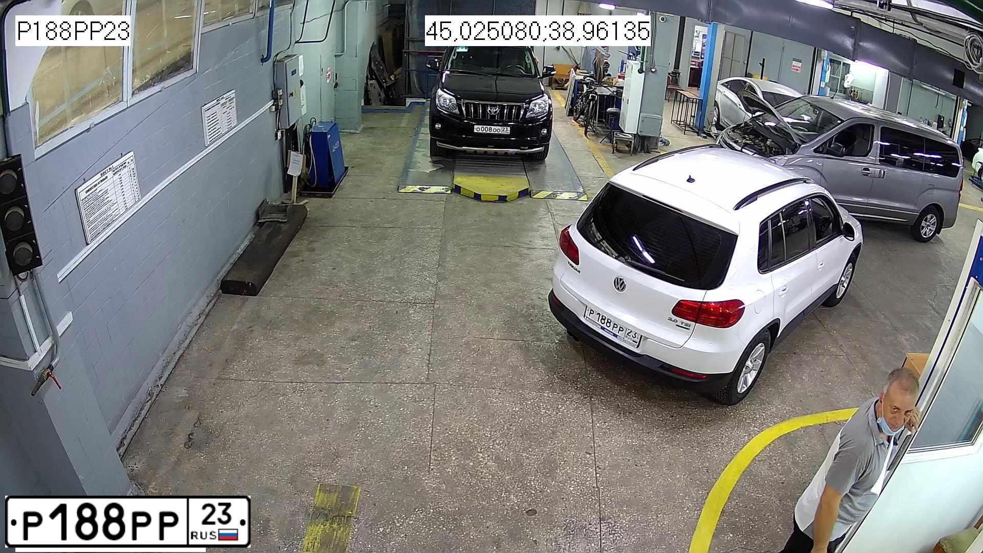 Фото автомобиля KIA MAGENTIS / OPTIMA, 2001 — госномер В458ХА123. Цвет: СЕРЫЙ