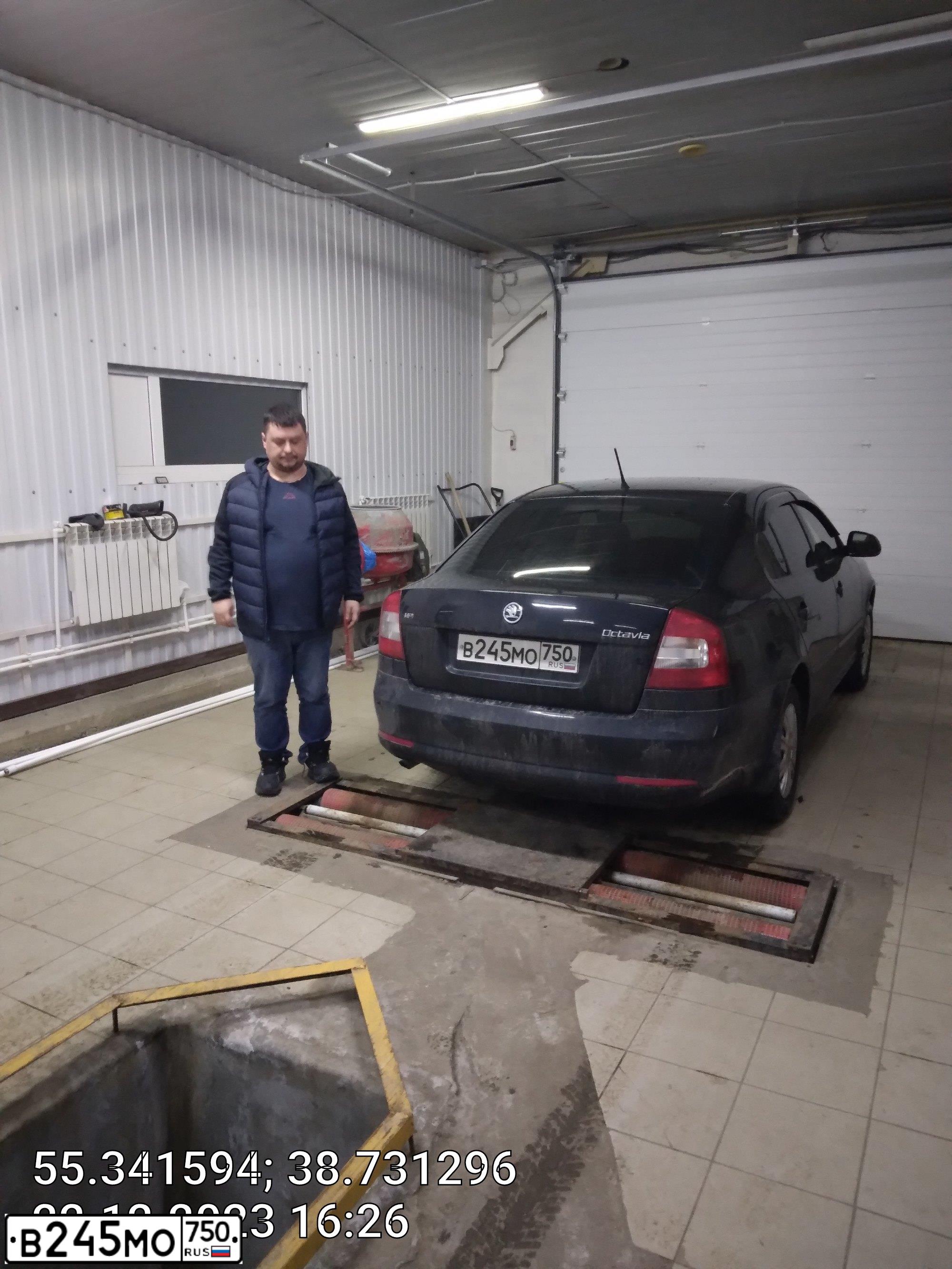 Фото автомобиля SKODA OCTAVIA, 2013 — госномер В245МО750. Цвет: ЧЕРНЫЙ