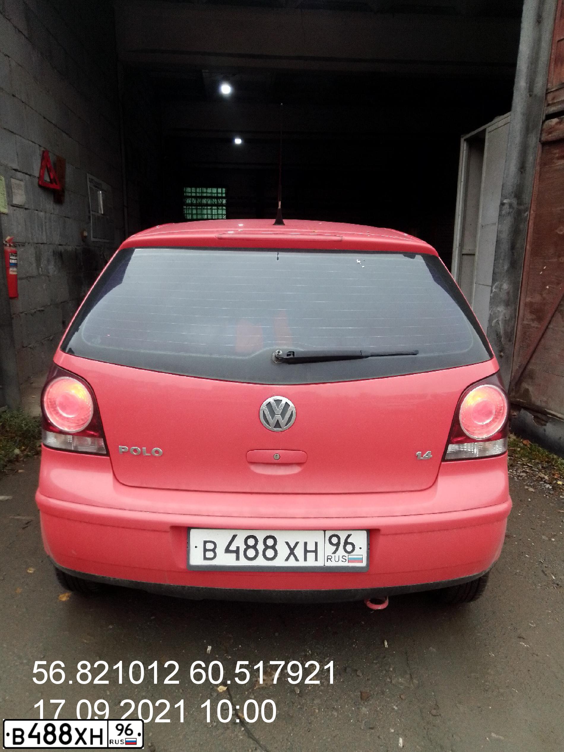 Фото автомобиля VOLKSWAGEN POLO, 2007 — госномер Х629КЕ196. Цвет: Красный