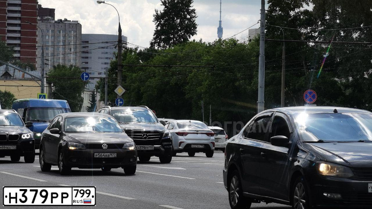 Фото автомобиля RENAULT LAGUNA, 2009 — госномер Н379РР799. Цвет: СЕРЫЙ