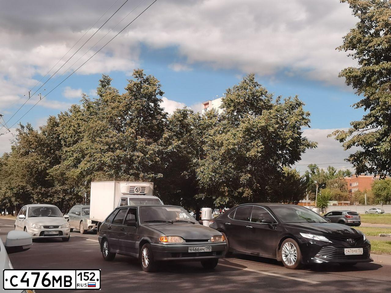 Фото автомобиля TOYOTA CAMRY, 2019 — госномер Р814АЕ797. Цвет: ЧЕРНЫЙ МЕТАЛЛИК