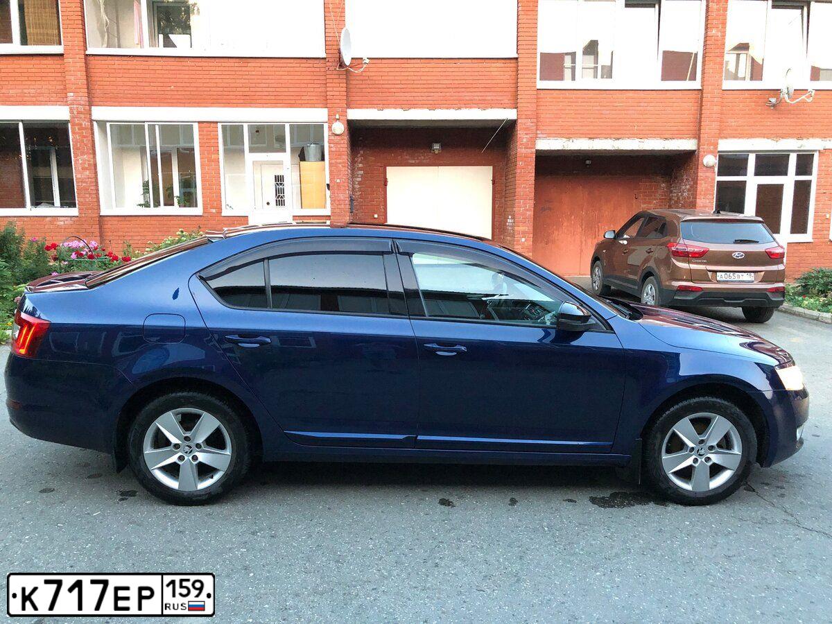 Фото автомобиля SKODA OCTAVIA, 2015 — госномер К717ЕР159. Цвет: ТЕМНО-СИНИЙ