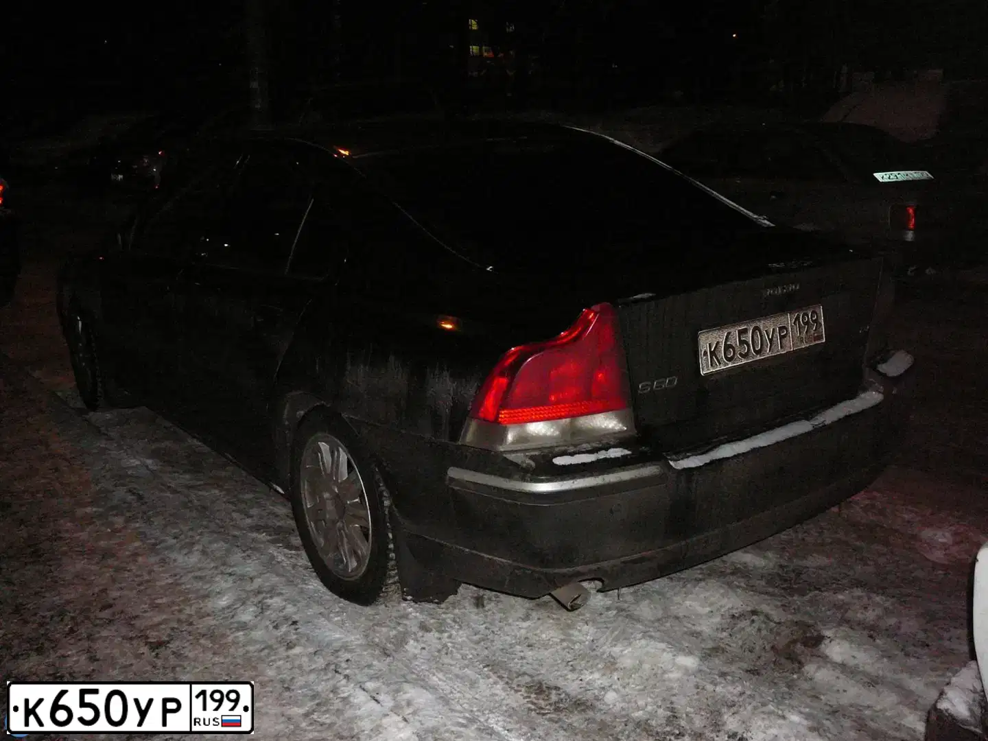 Фото автомобиля VOLVO S60, 2004 — госномер К650УР199. Цвет: ЧЕРНЫЙ