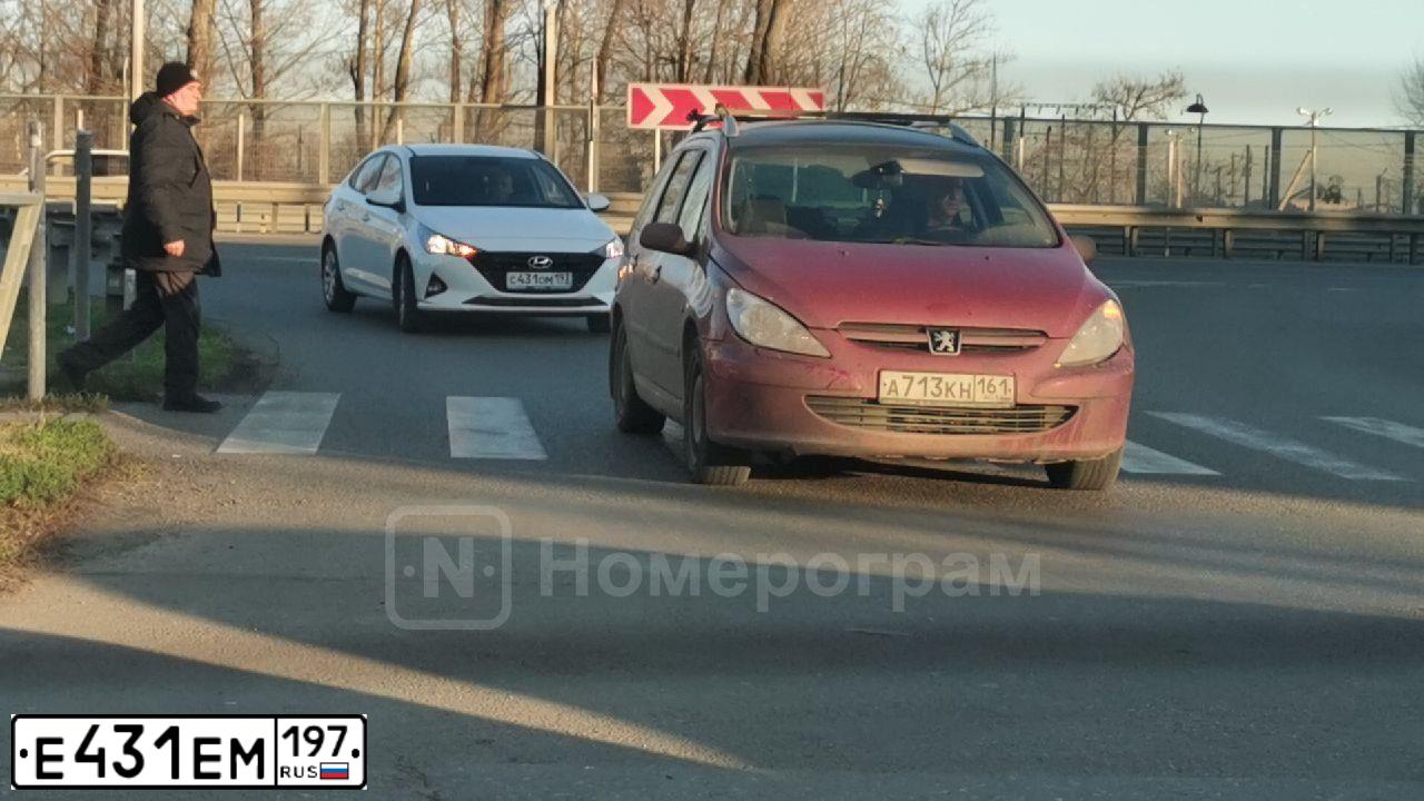 Фото автомобиля TOYOTA CAMRY, 2010 — госномер О702МТ196. Цвет: ЧЕРНЫЙ