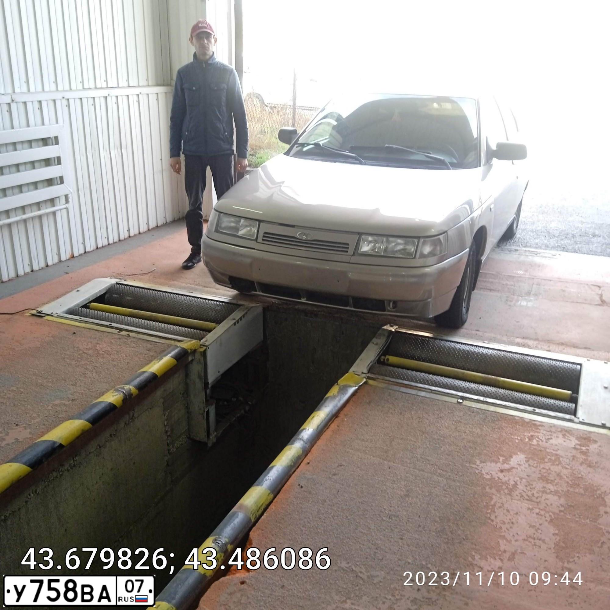 Фото автомобиля LADA 2112, 2007 — госномер С794КЕ07. Цвет: БЕЖЕВО-СИРЕНЕВЫЙ