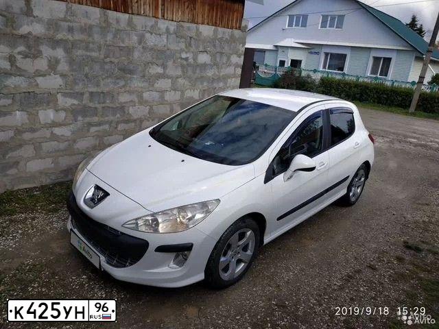 Фото автомобиля PEUGEOT 308, 2008 — госномер М751ЕР196. Цвет: Белый