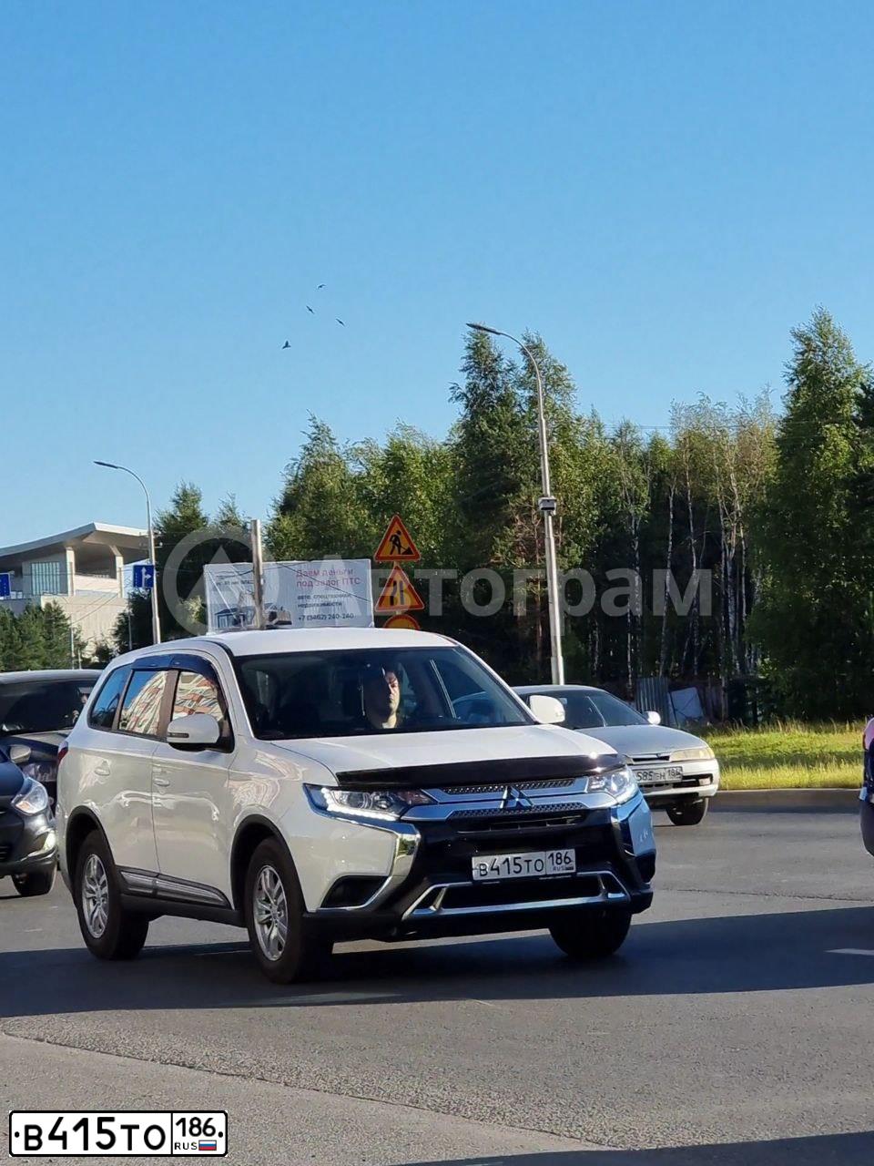 Фото автомобиля MITSUBISHI OUTLANDER GF2WХТSНZLАZ, 2021 — госномер В415ТО186. Цвет: Белый