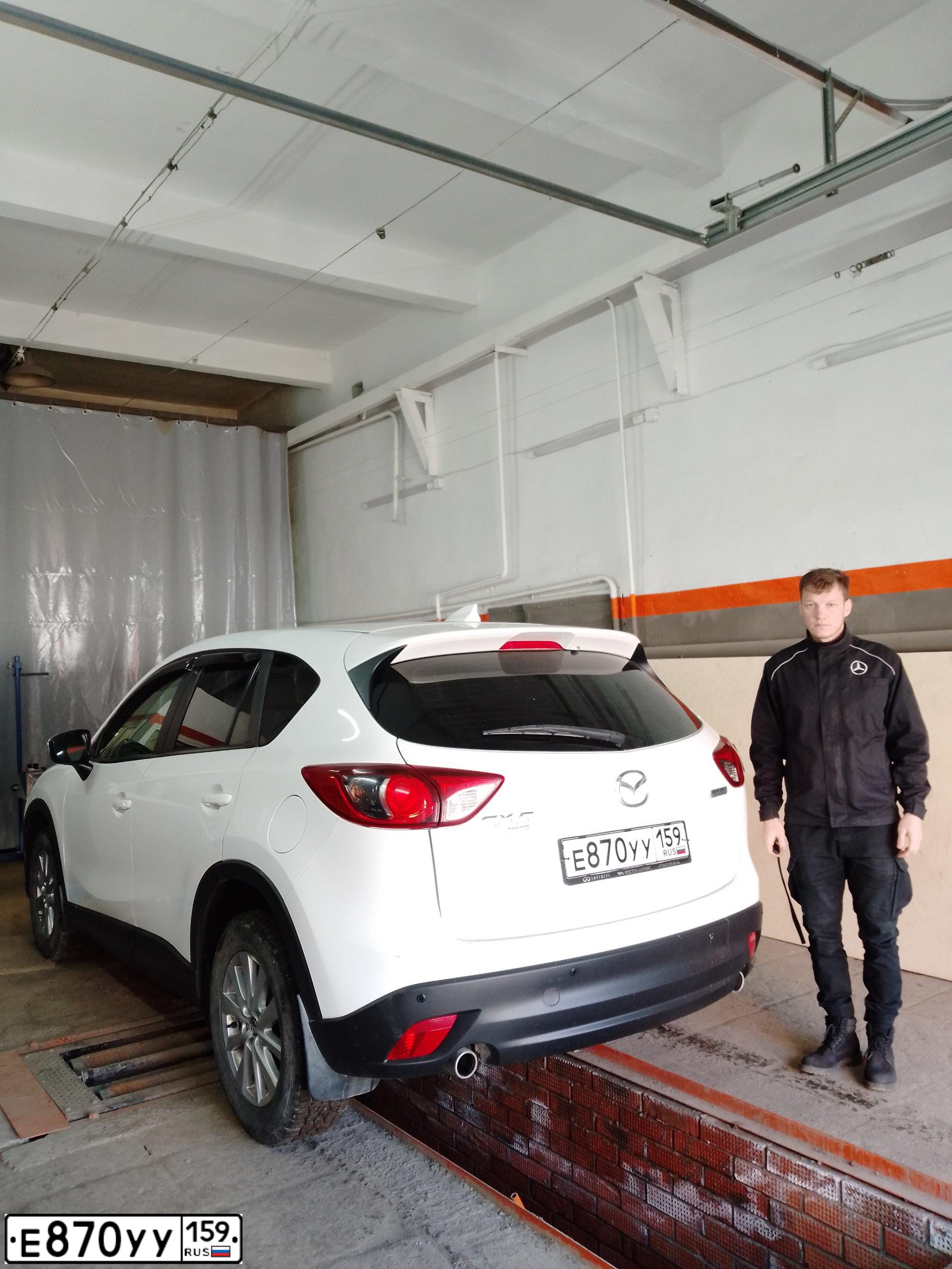Фото автомобиля MAZDA CX-5, 2015 — госномер Е870УУ159. Цвет: Белый