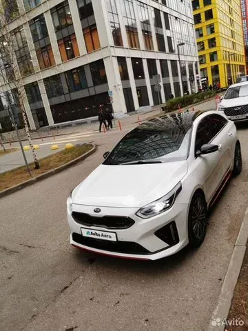 Фото автомобиля KIA CEE'D, 2019 — госномер Х513МТ142. Цвет: Белый