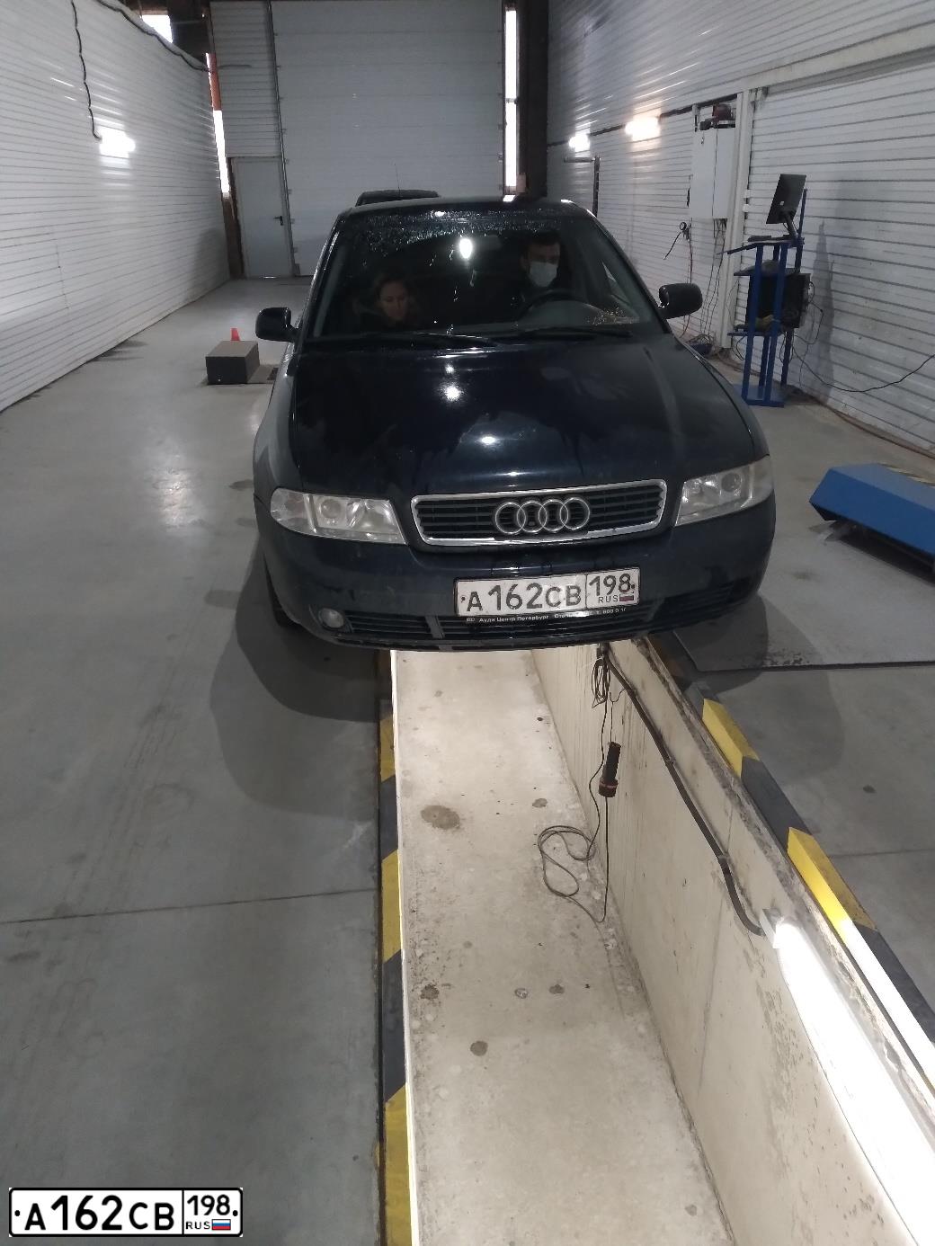 Фото автомобиля AUDI A4, 1999 — госномер А162СВ198. Цвет: СИНИЙ