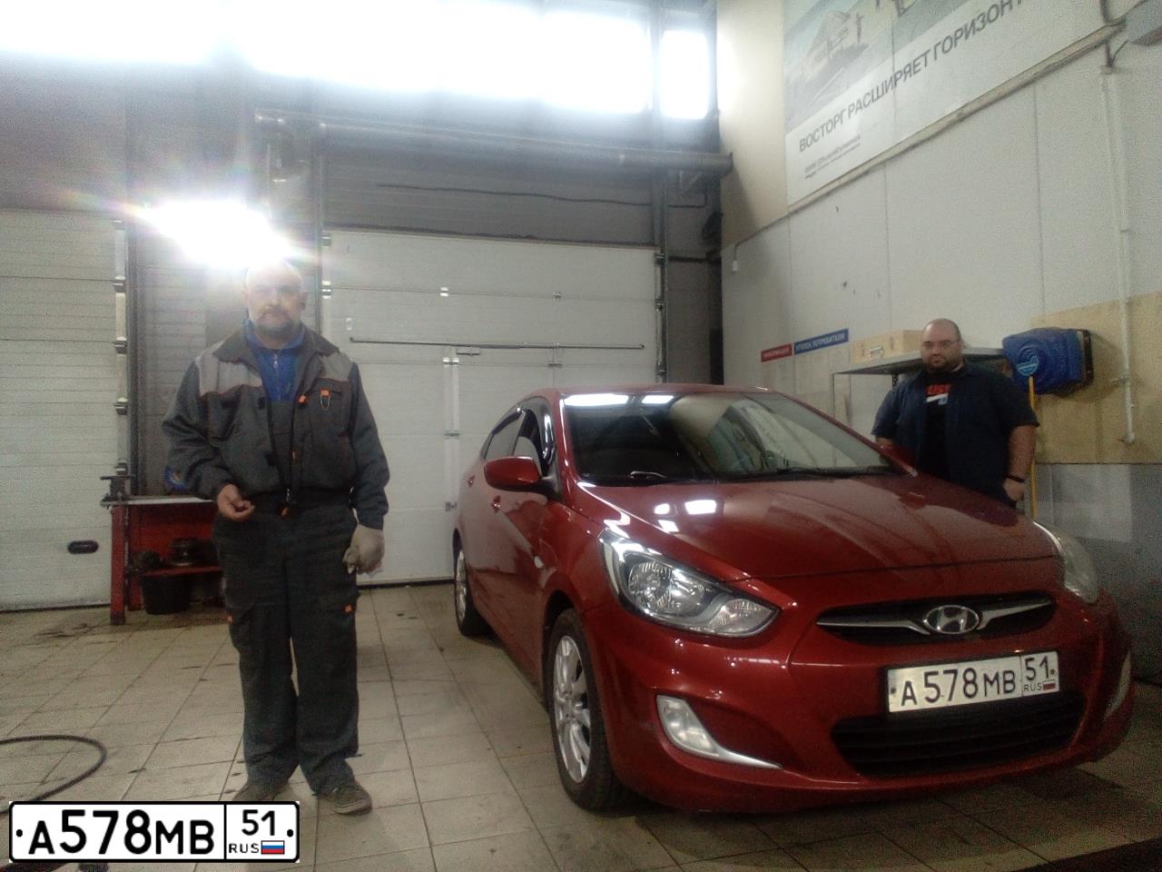 Фото автомобиля HYUNDAI SOLARIS, 2011 — госномер М233СМ198. Цвет: КРАСНЫЙ ГРАНАТ