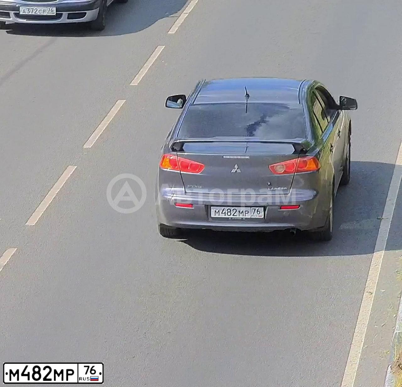 Фото автомобиля MITSUBISHI LANCER, 2008 — госномер М482МР76. Цвет: Серый