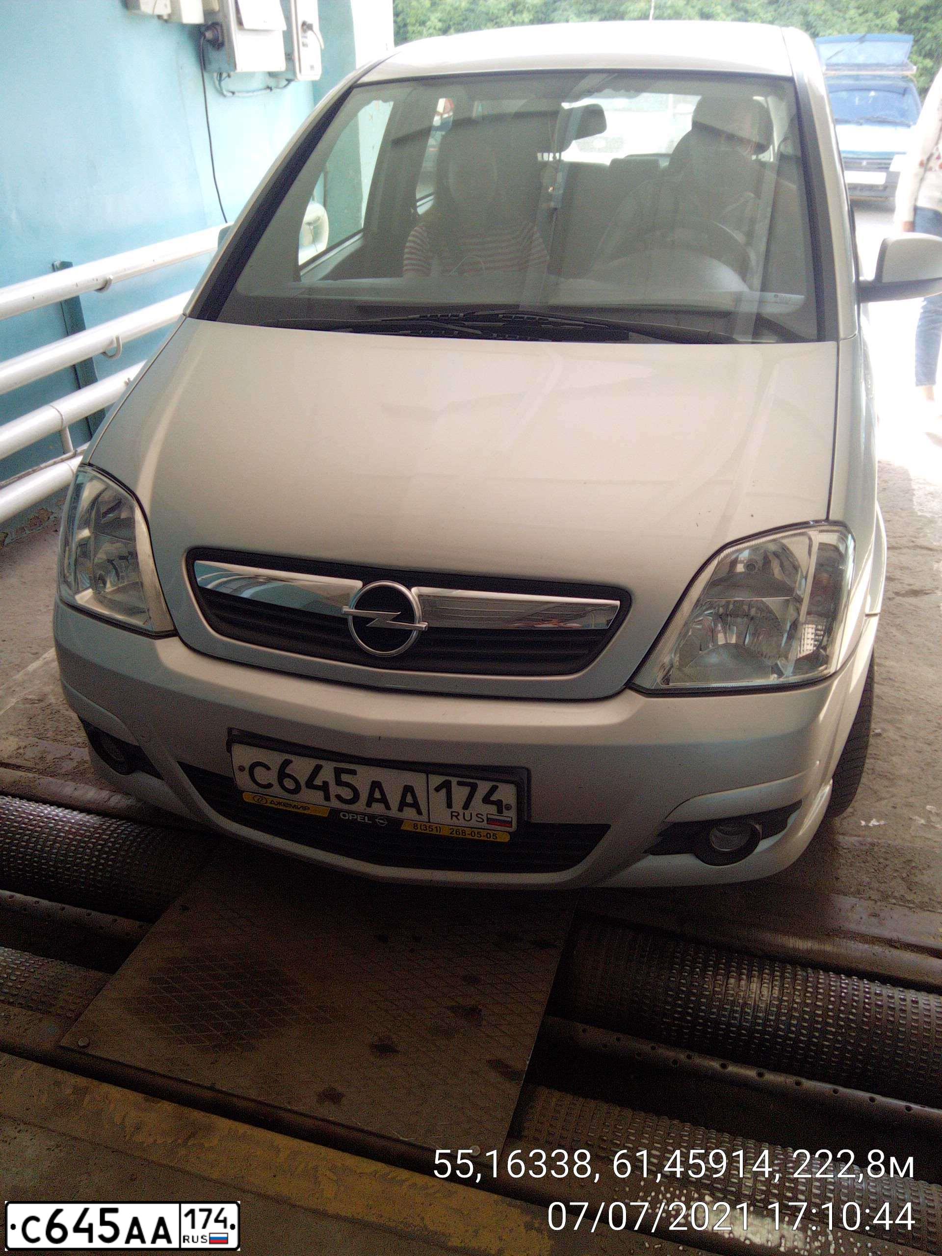 Фото автомобиля OPEL MERIVA, 2007 — госномер С645АА174. Цвет: серебристый
