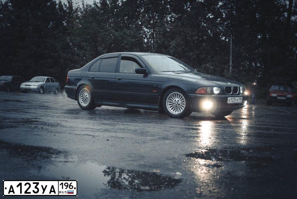 Фото автомобиля BMW SERIE 5, 1999 — госномер А123УА196. Цвет: ТЕМНО-СИНИЙ