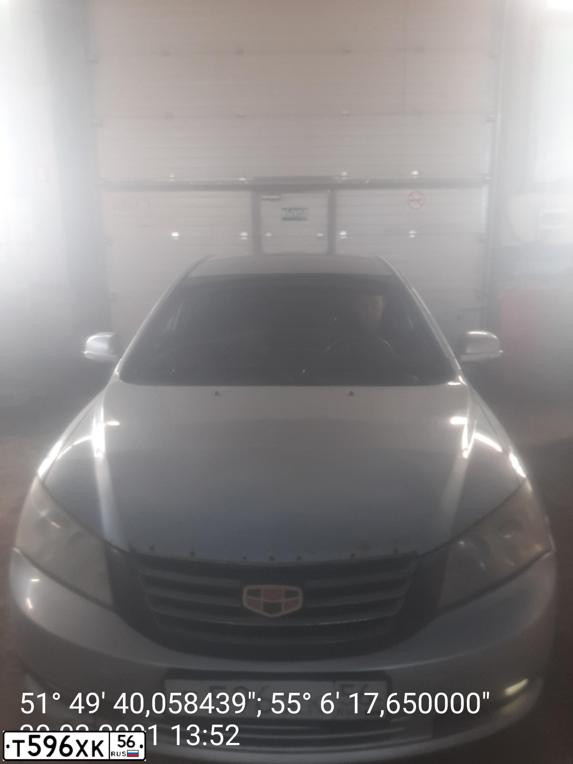 Фото автомобиля GEELY EMGRAND, 2013 — госномер Т596ХК56. Цвет: СЕРЕБРО