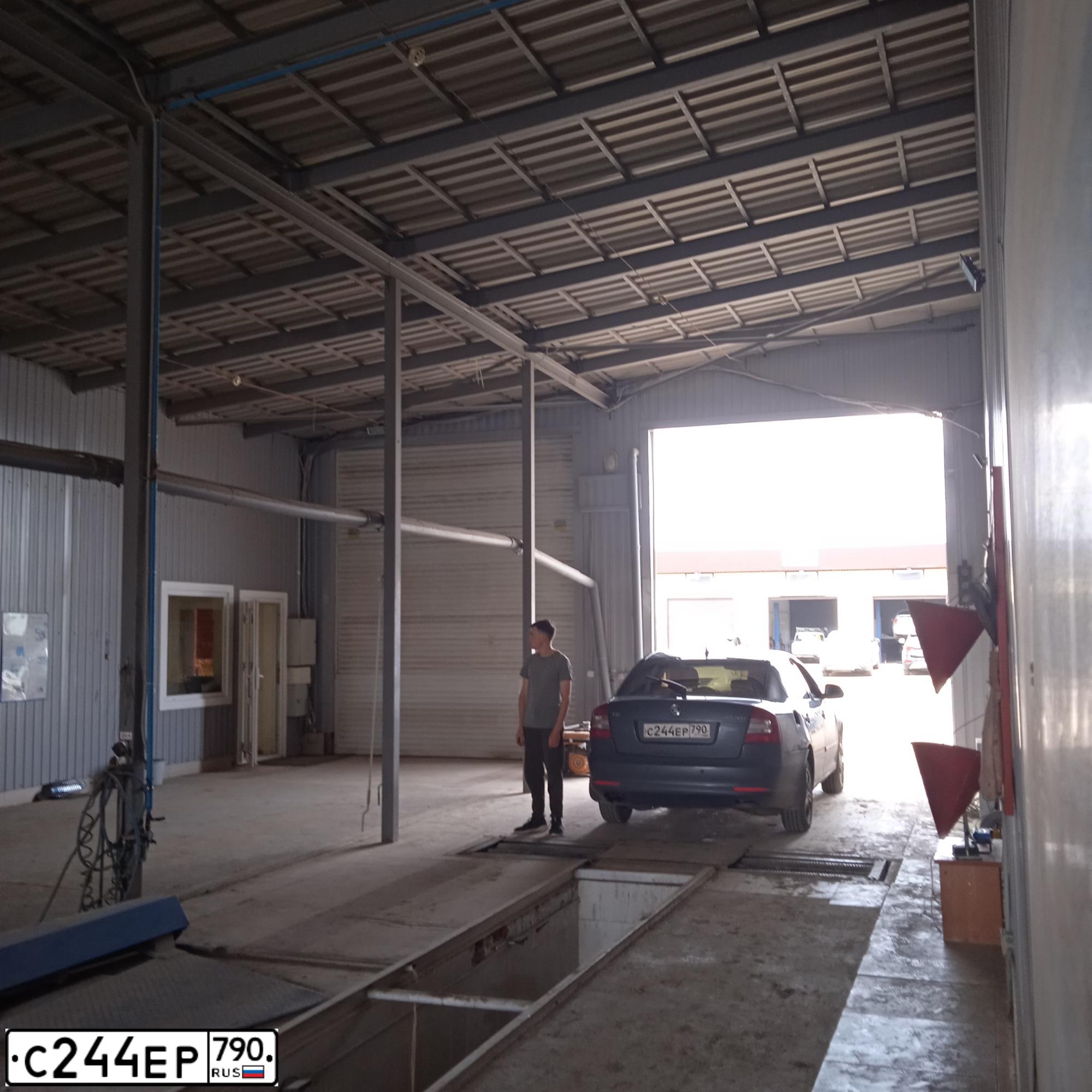 Фото автомобиля SKODA OCTAVIA, 2009 — госномер О810ВУ180. Цвет: ТЕМНО СЕРЫЙ