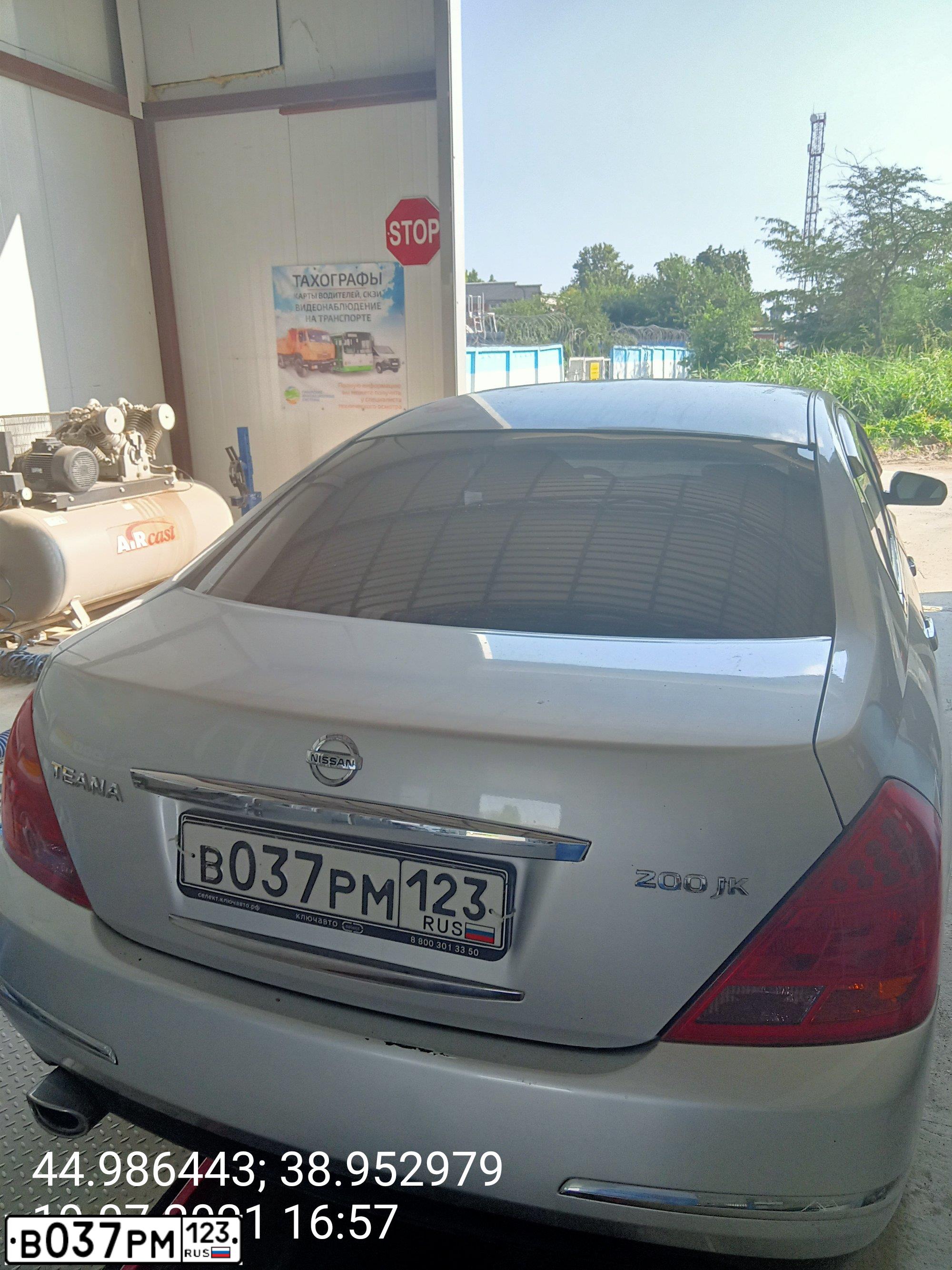 Фото автомобиля NISSAN TEANA, 2006 — госномер В037РМ123. Цвет: Серебристый