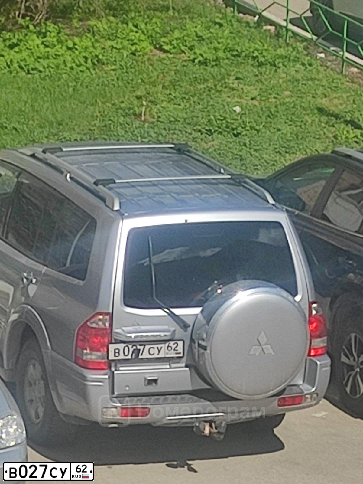 Фото автомобиля MITSUBISHI PAJERO, 2003 — госномер В027СУ62. Цвет: СЕРЕБРИСТЫЙ