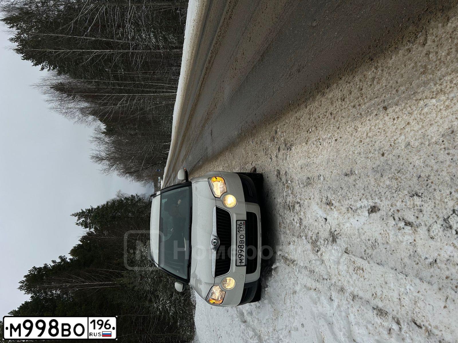 Фото автомобиля SKODA YETI, 2012 — госномер М998ВО196. Цвет: БЕЛЫЙ