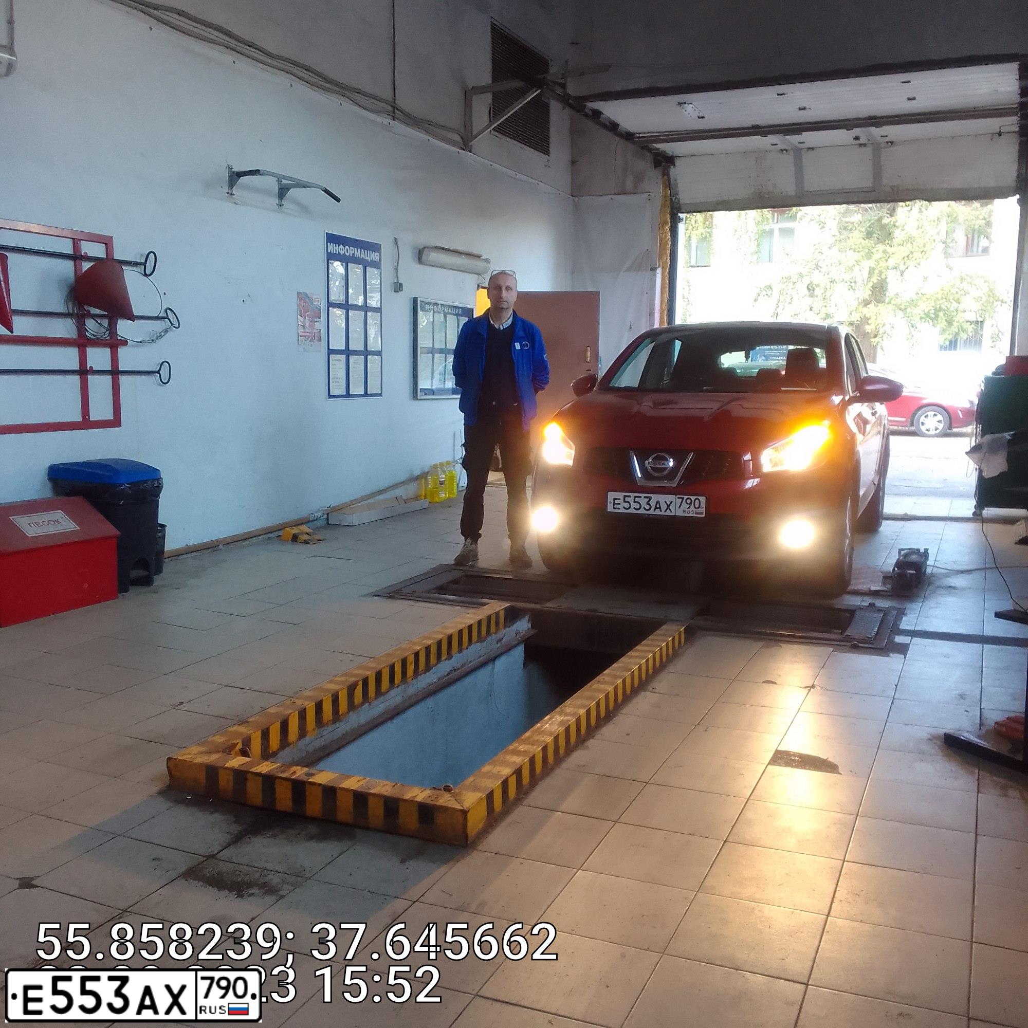Фото автомобиля NISSAN QASHQAI, 2012 — госномер В749ЕВ977. Цвет: Красный