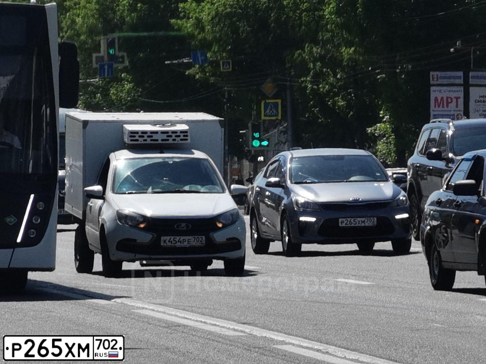 Фото автомобиля KIA RIO, 2017 — госномер Р265ХМ702. Цвет: СЕРЫЙ