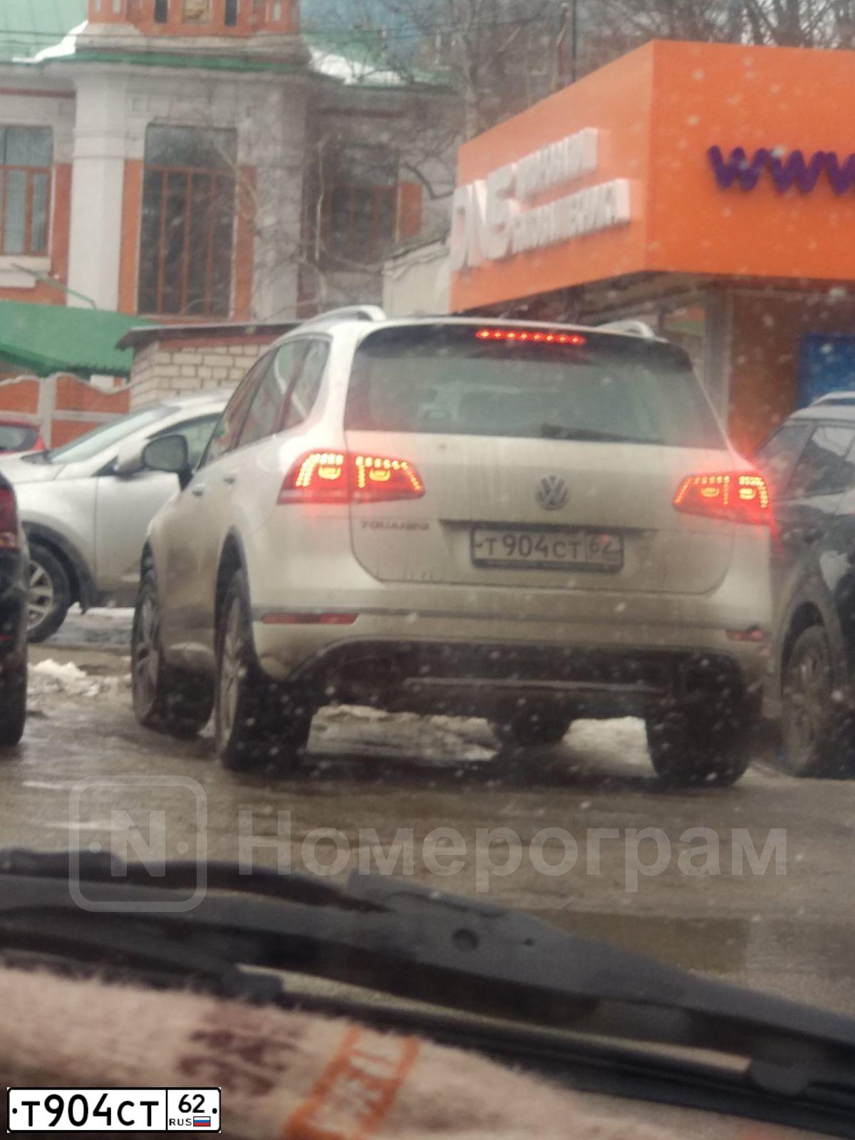 Фото автомобиля VOLKSWAGEN TOUAREG, 2017 — госномер Р970ТХ62. Цвет: Белый