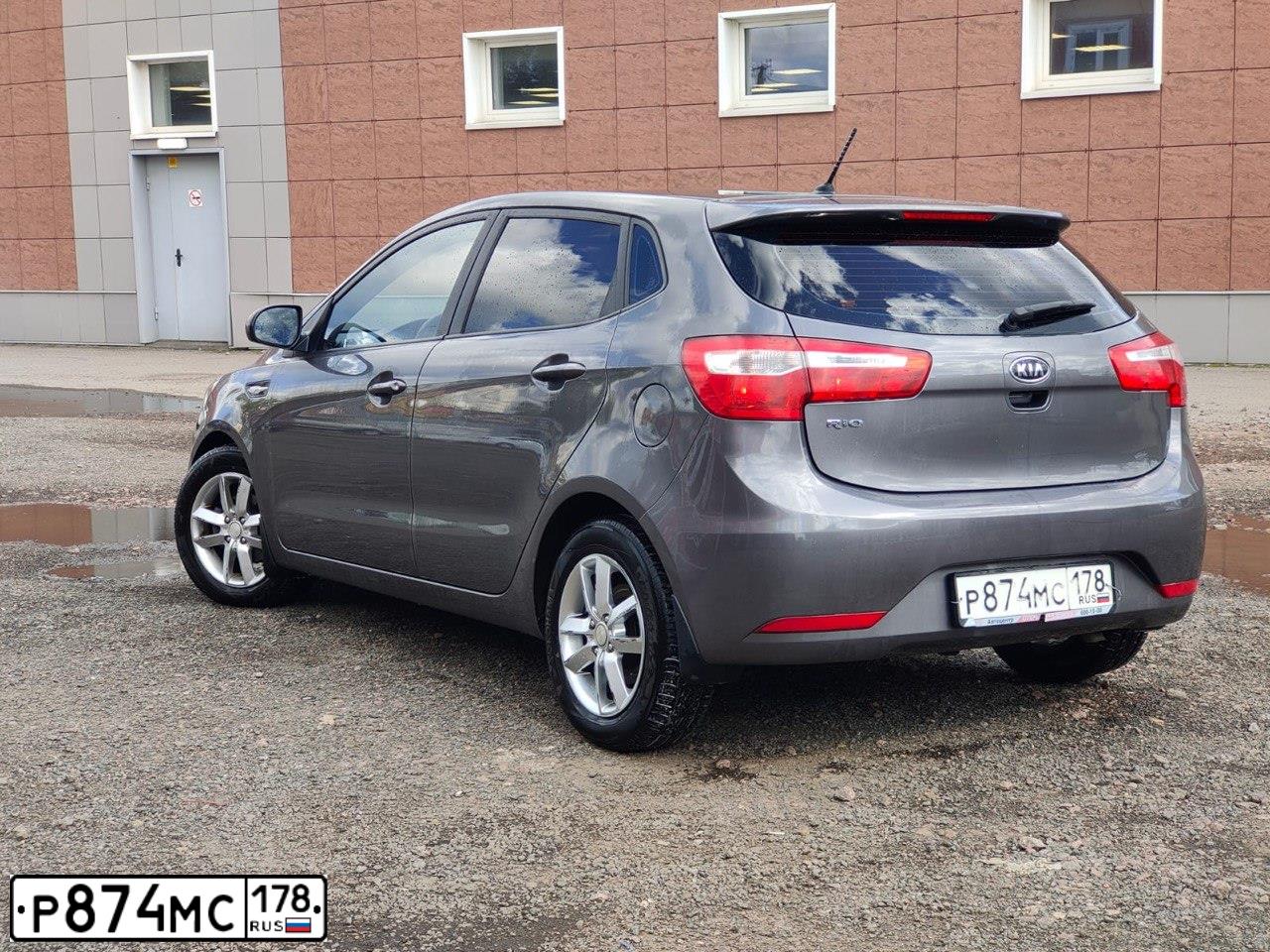 Фото автомобиля KIA RIO, 2012 — госномер В799СЕ147. Цвет: СЕРЫЙ