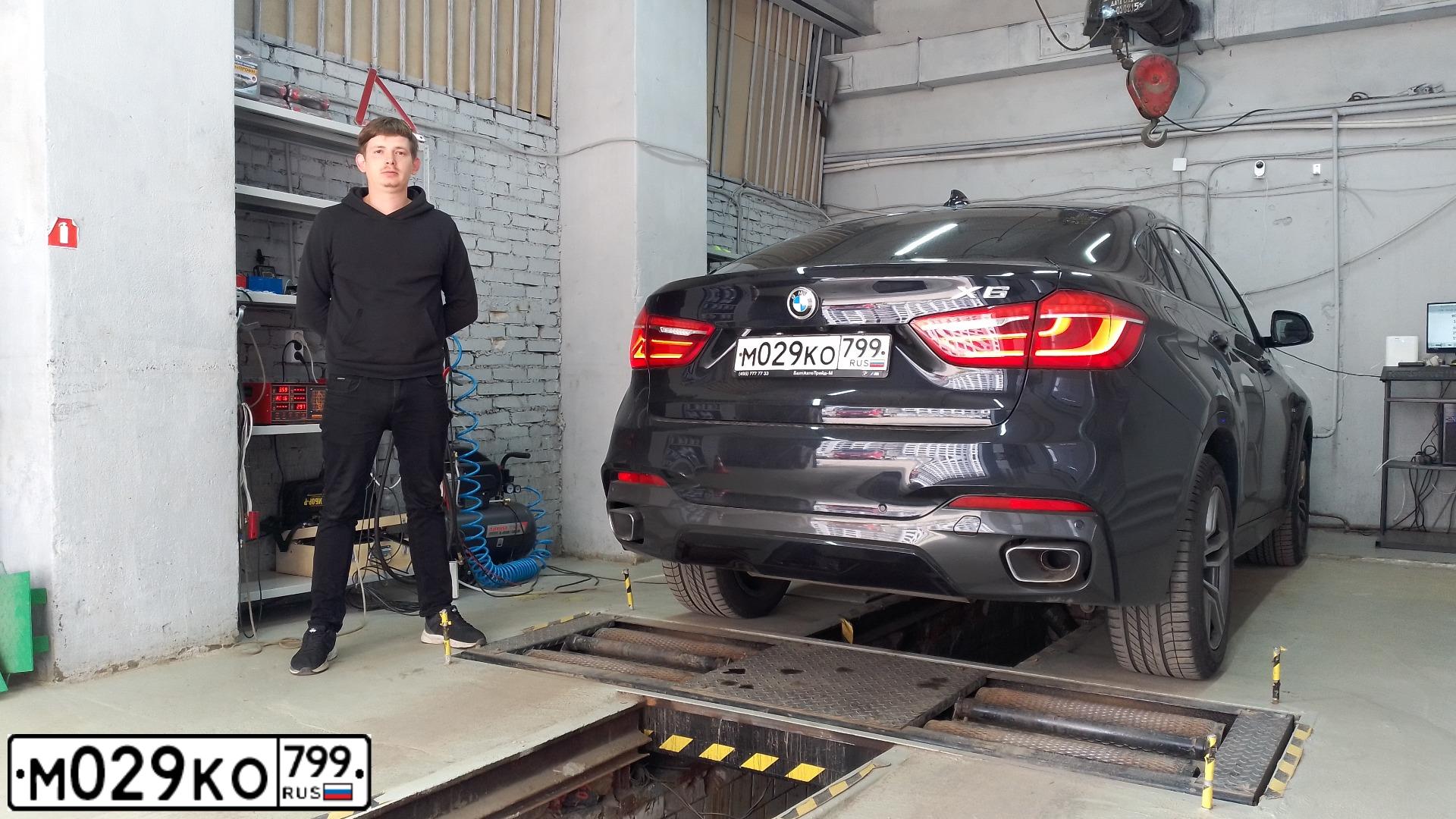 Фото автомобиля BMW X6, 2018 — госномер Н577КН977. Цвет: ЧЕРНЫЙ