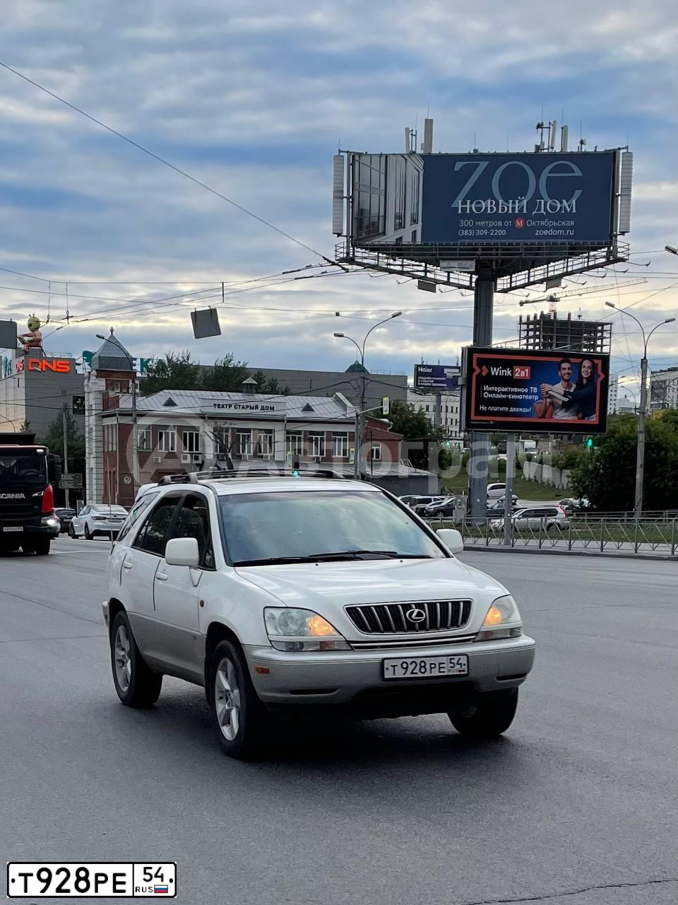 Фото автомобиля LEXUS RX, 2002 — госномер Т928РЕ54. Цвет: БЕЛЫЙ