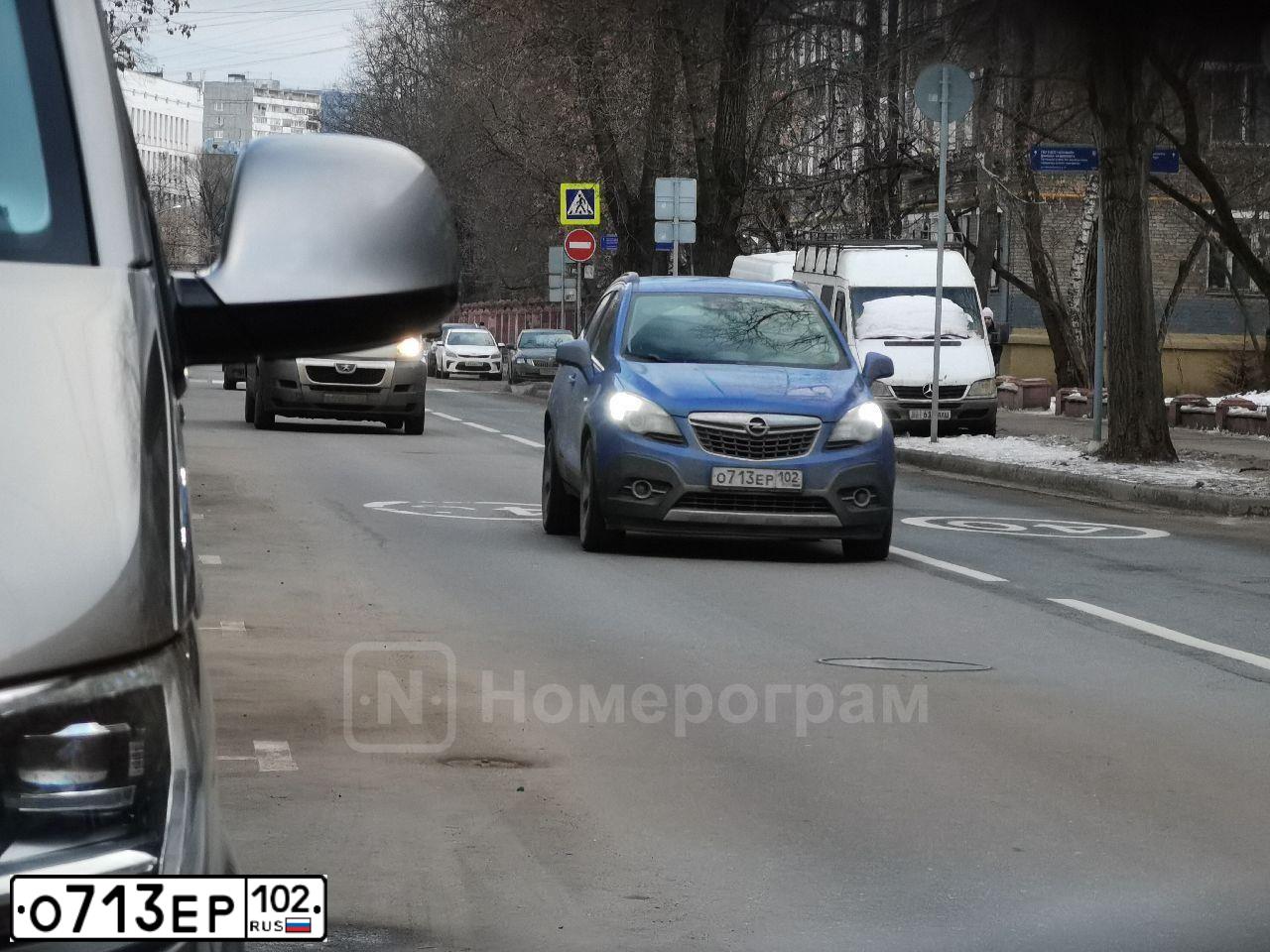 Фото автомобиля OPEL MOKKA, 2012 — госномер А302УМ252. Цвет: синий