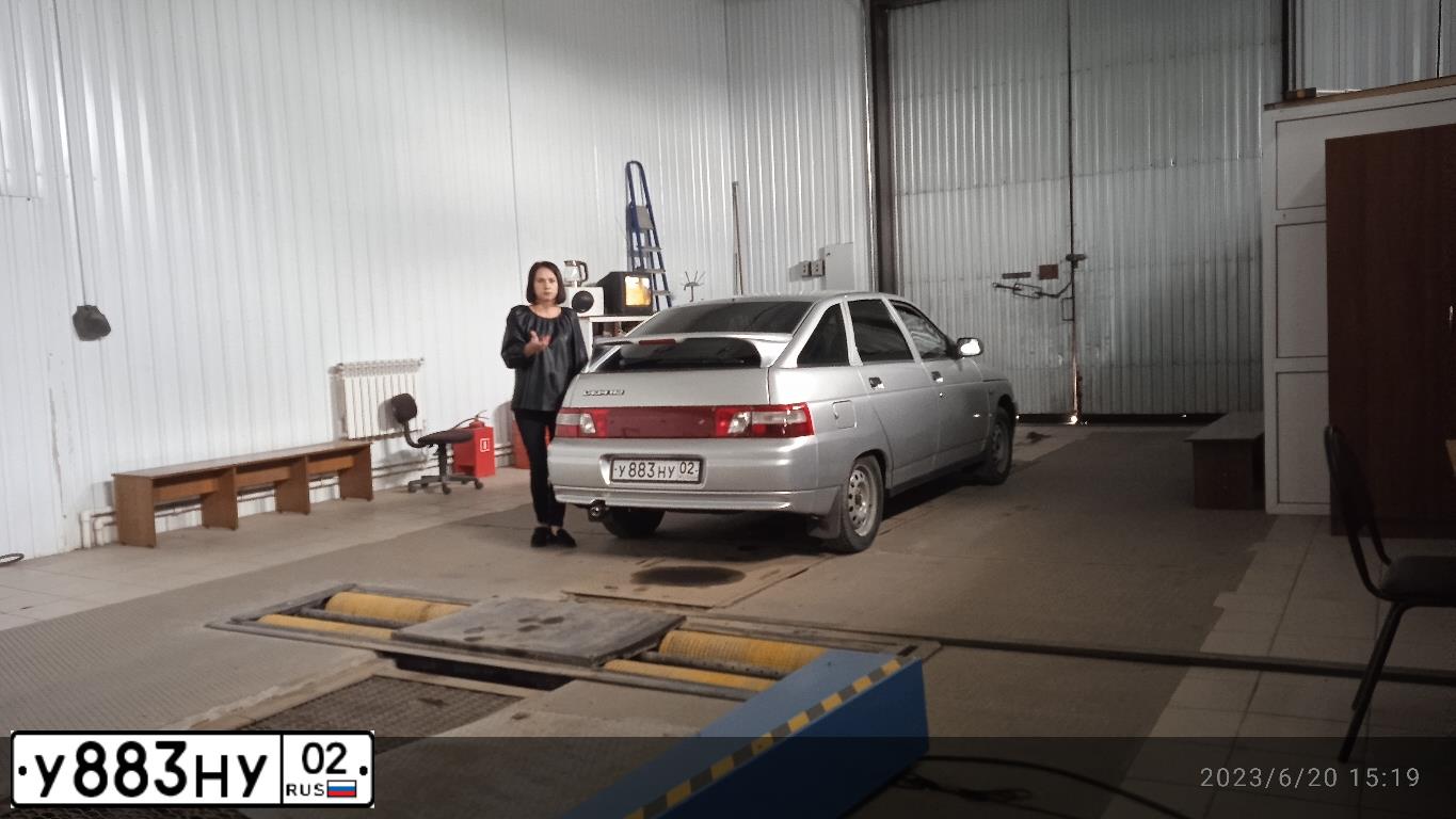 Фото автомобиля LADA 2112, 2005 — госномер В722МВ156. Цвет: Светло-Серебристый металлик