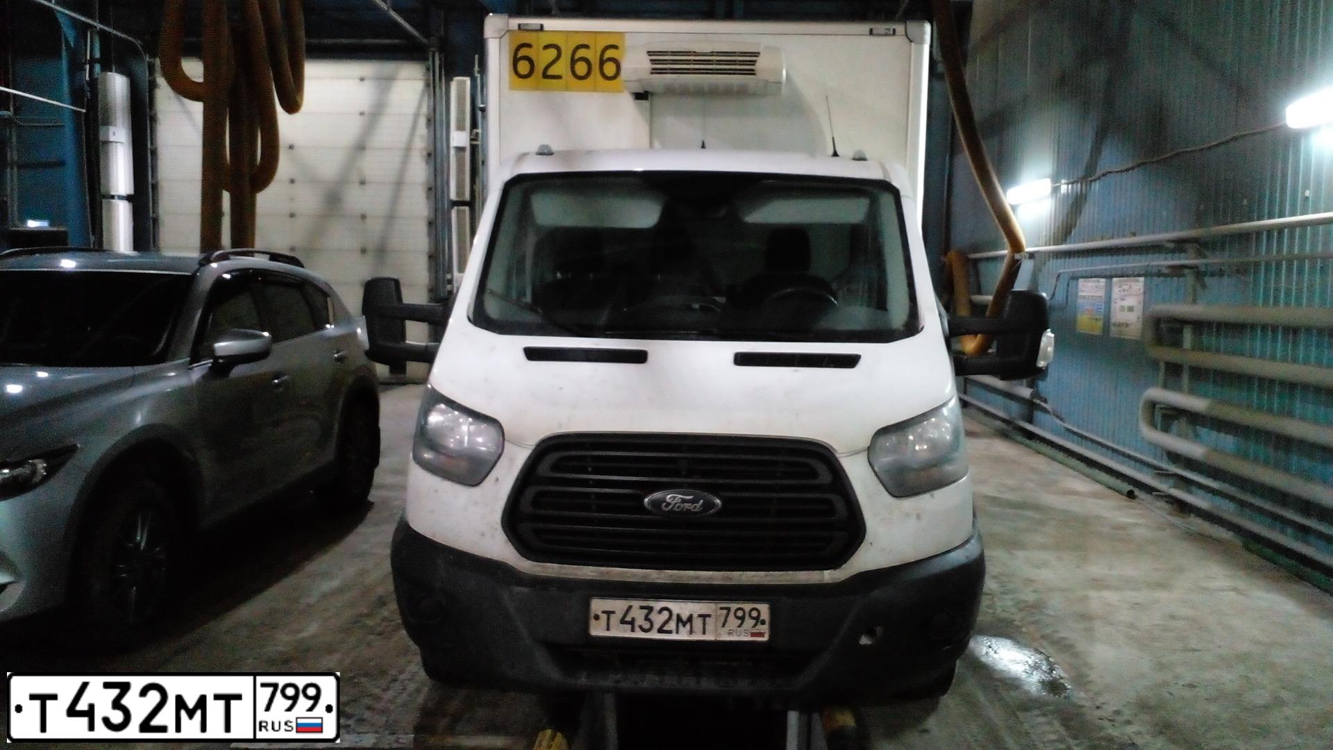 Фото автомобиля FORD TRANSIT, 2018 — госномер Х130ЕВ774. Цвет: Белый