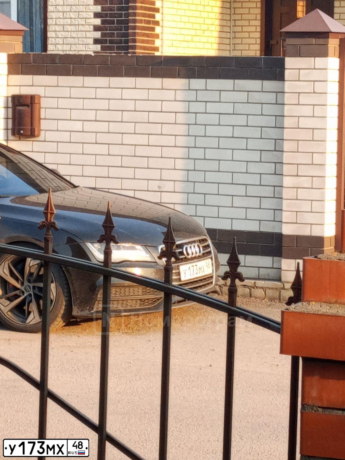 Фото автомобиля AUDI A7, 2012 — госномер У173МХ48. Цвет: ЧЕРНЫЙ