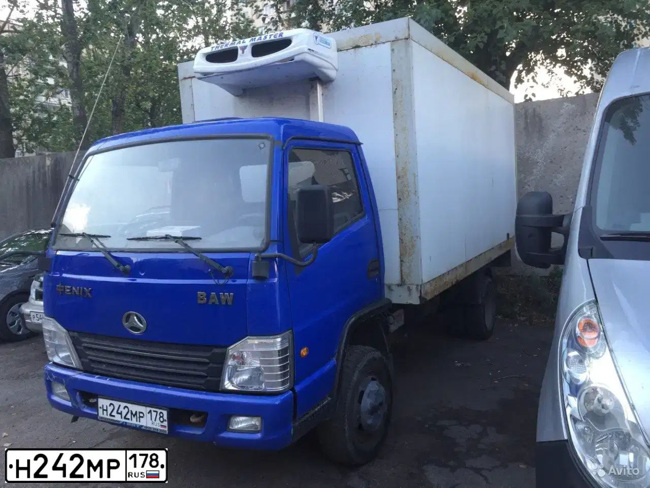 Фото автомобиля BAW TONIK, 2012 — госномер Н242МР178. Цвет: СИНИЙ