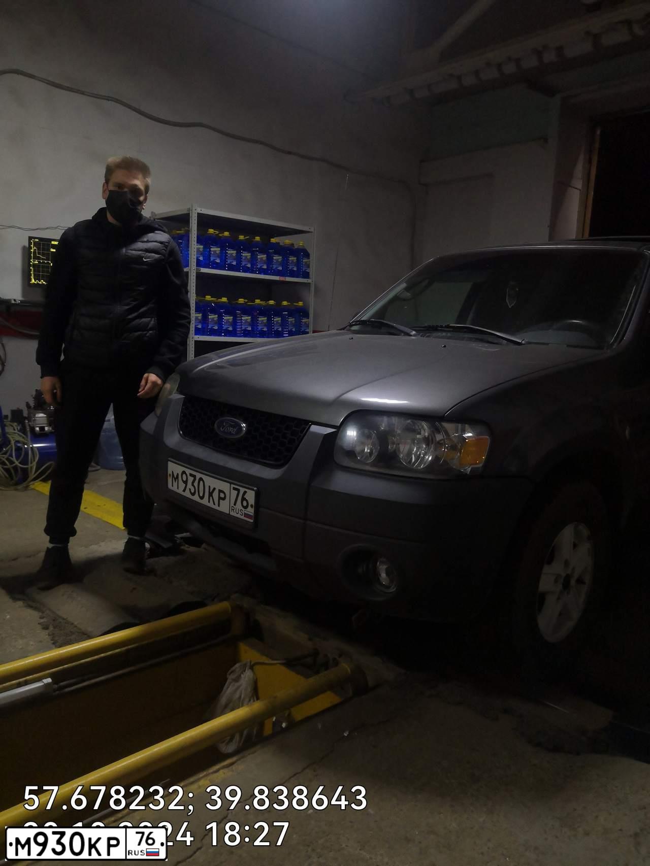 Фото автомобиля FORD ESCAPE, 2004 — госномер М930КР76. Цвет: СЕРЫЙ