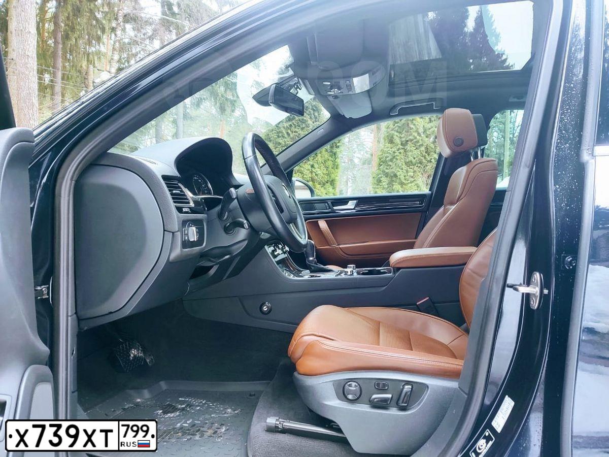 Фото автомобиля VOLKSWAGEN TOUAREG, 2014 — госномер Х739ХТ799. Цвет: СИНИЙ ТЕМНЫЙ