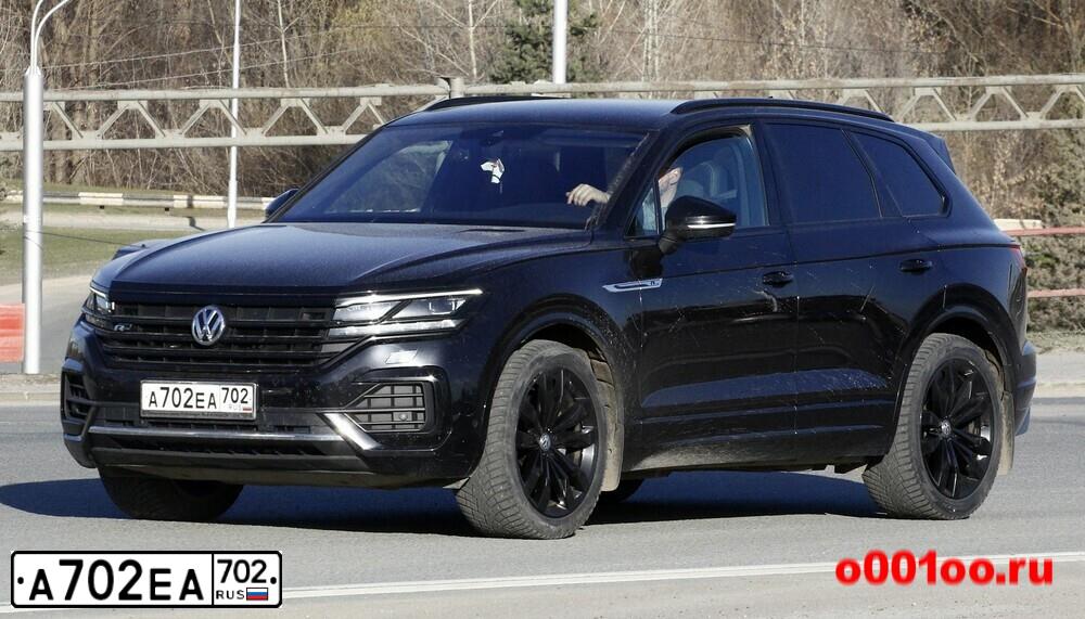 Фото автомобиля VOLKSWAGEN TOUAREG, 2019 — госномер А702ЕА702. Цвет: ЧЕРНЫЙ